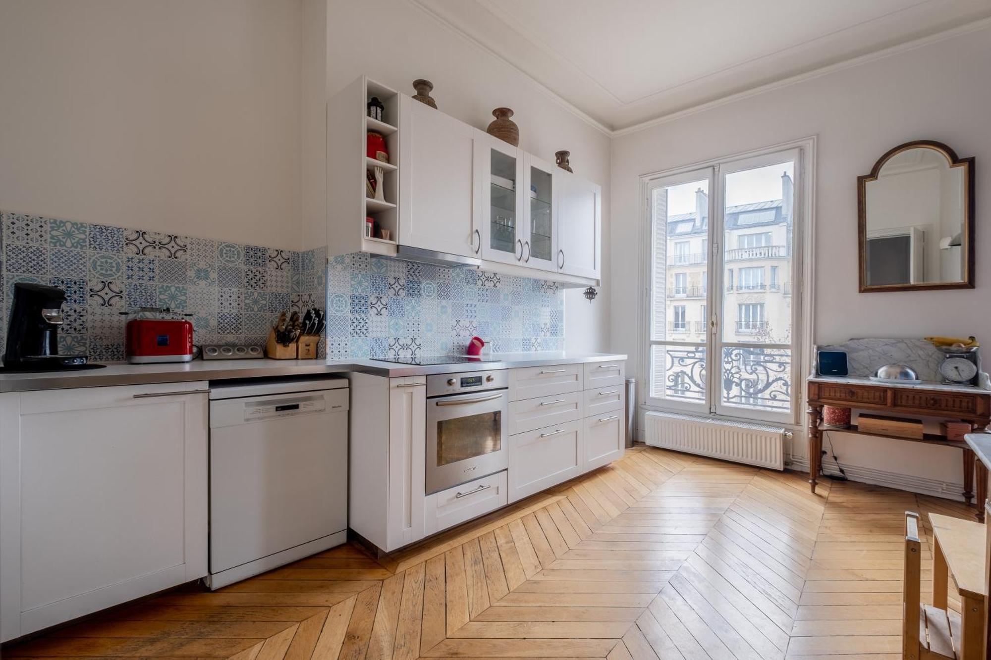 Veeve - A Window To Apartment