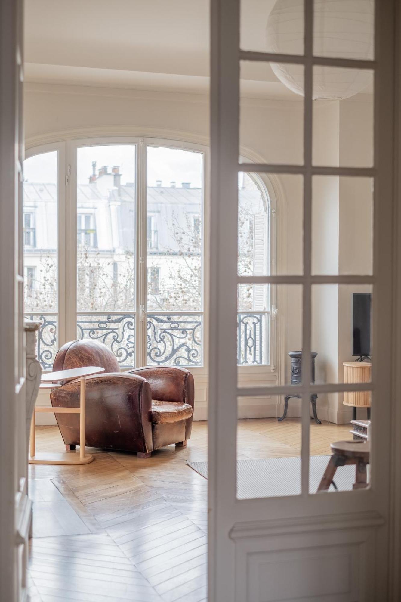 Veeve - A Window To * Paris