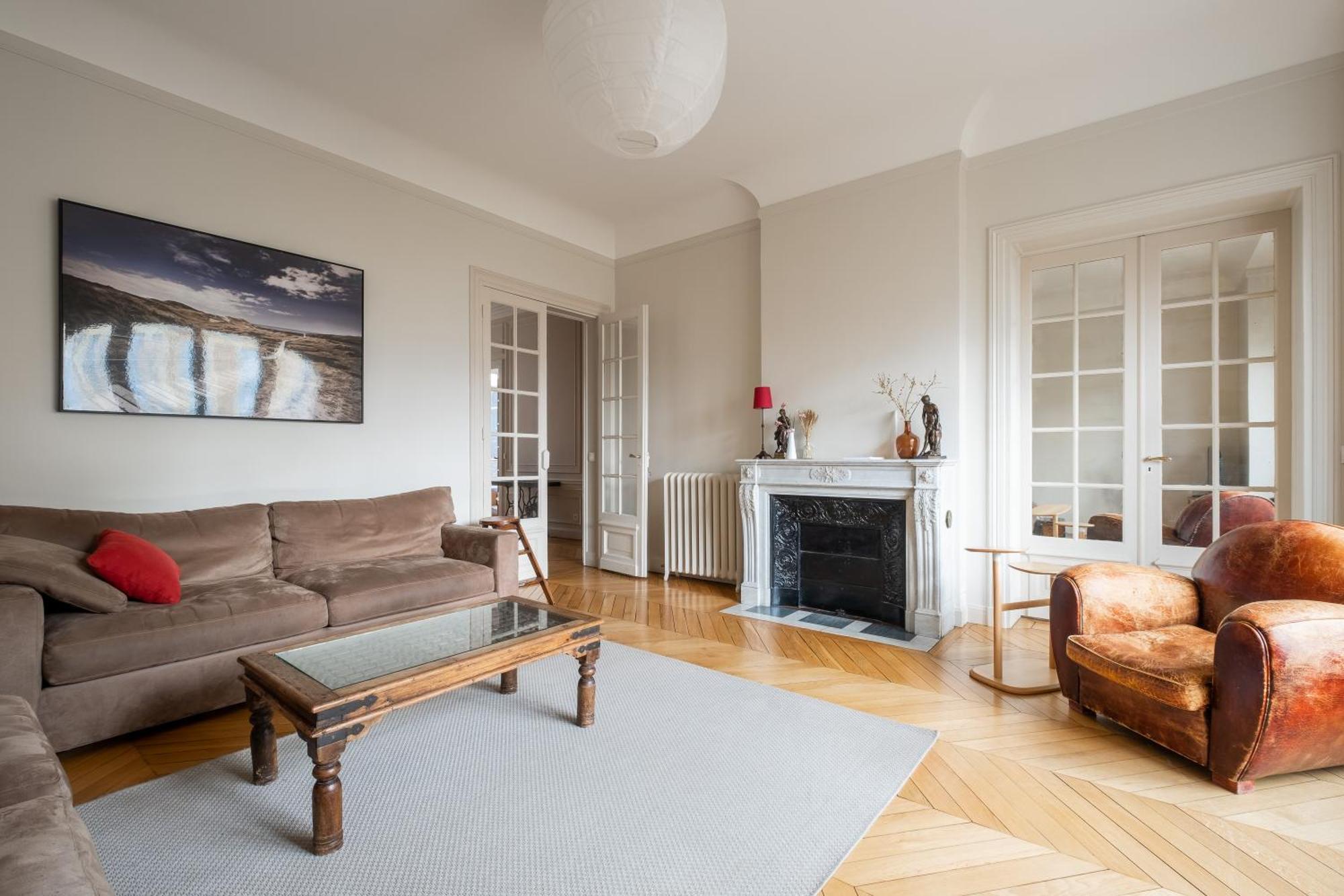 Veeve - A Window To Apartment *
