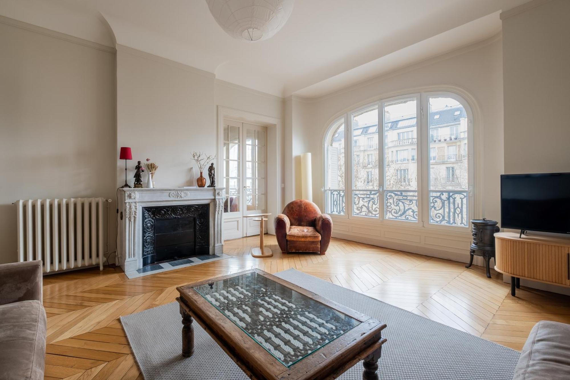 Veeve - A Window To Apartment Paris